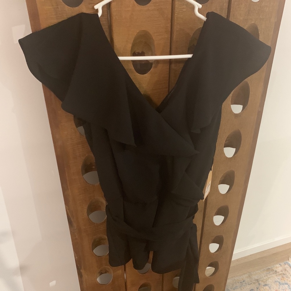 NWOT Halogen Black Tie Ruffle sleeve top Blouse